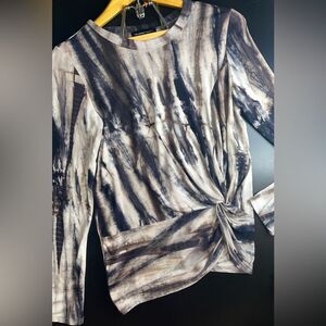 Fifteen Twenty Women's Front Tie Long Sleeve Marble Printed Top Size Medium EUC